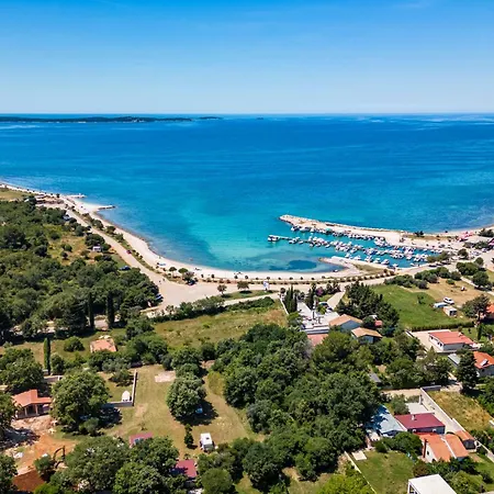 펜션 Rubis With Pool 페로이