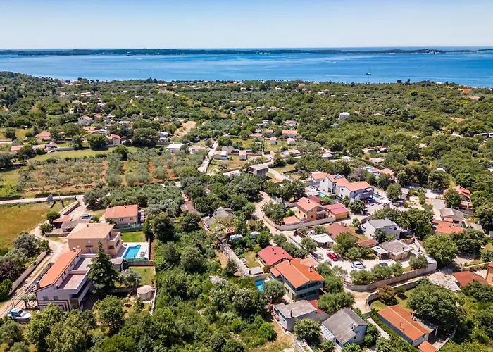 펜션 Rubis With Pool 페로이