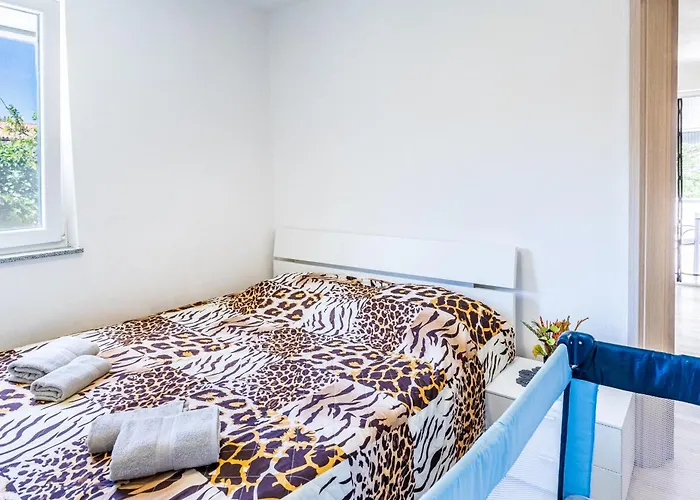 Rubis With Pool 펜션 페로이