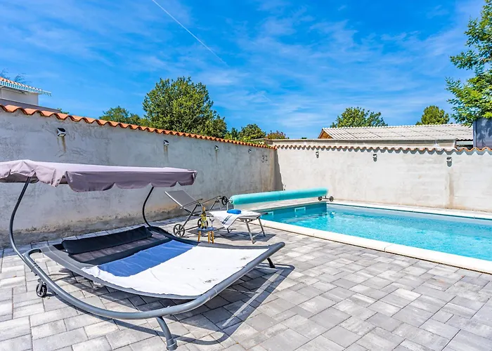 펜션 Rubis With Pool