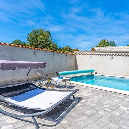 Vakantiehuis Rubis With Pool