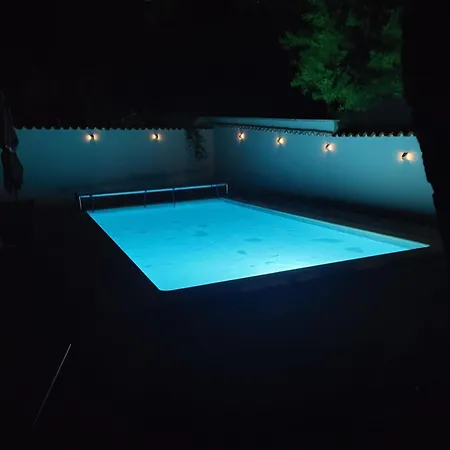 Rubis With Pool Peroj